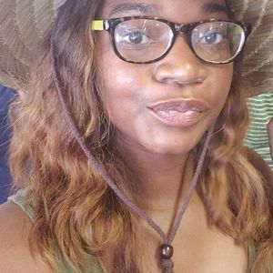 Meet your Posher, Evella